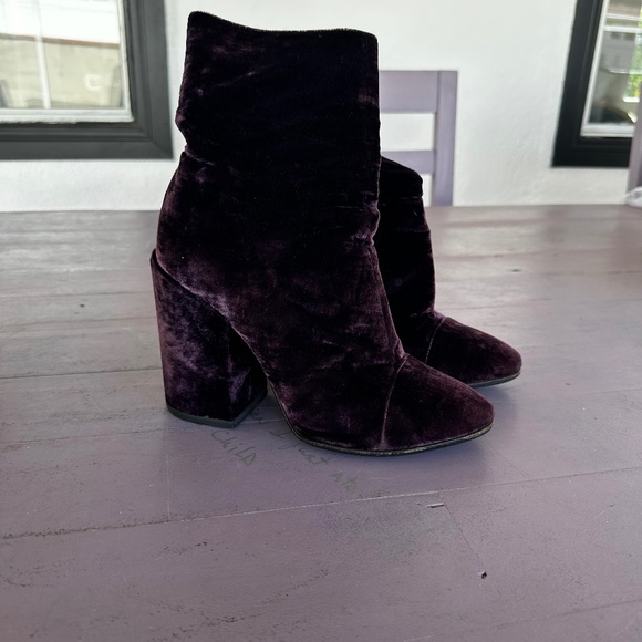 Dries Van Noten Purple Crushed Velvet Booties Size 37 - Picture 1 of 12